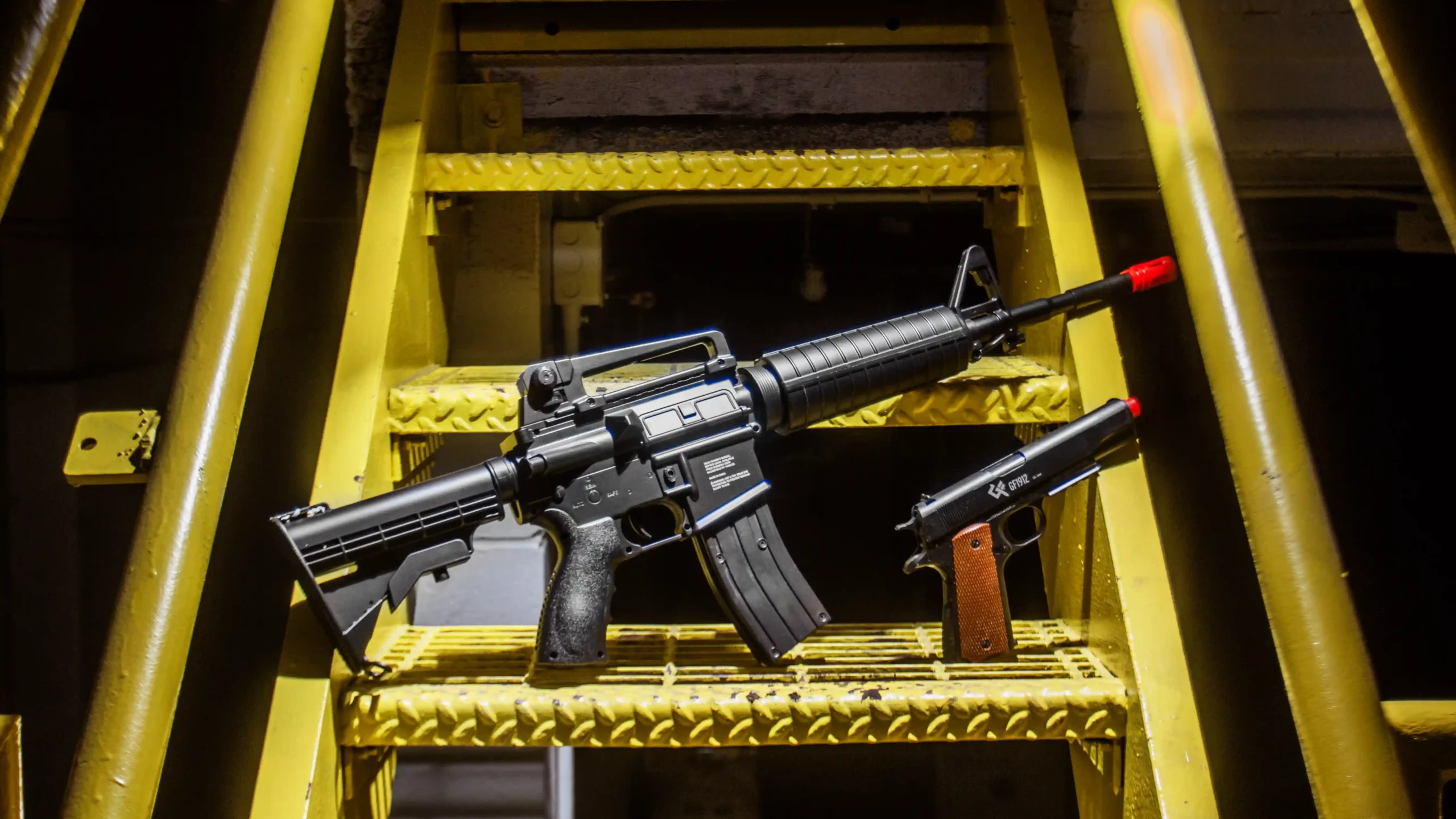 Kit View of Defender Strike Kit Black and Brown 52003 Lifestyle Indoors